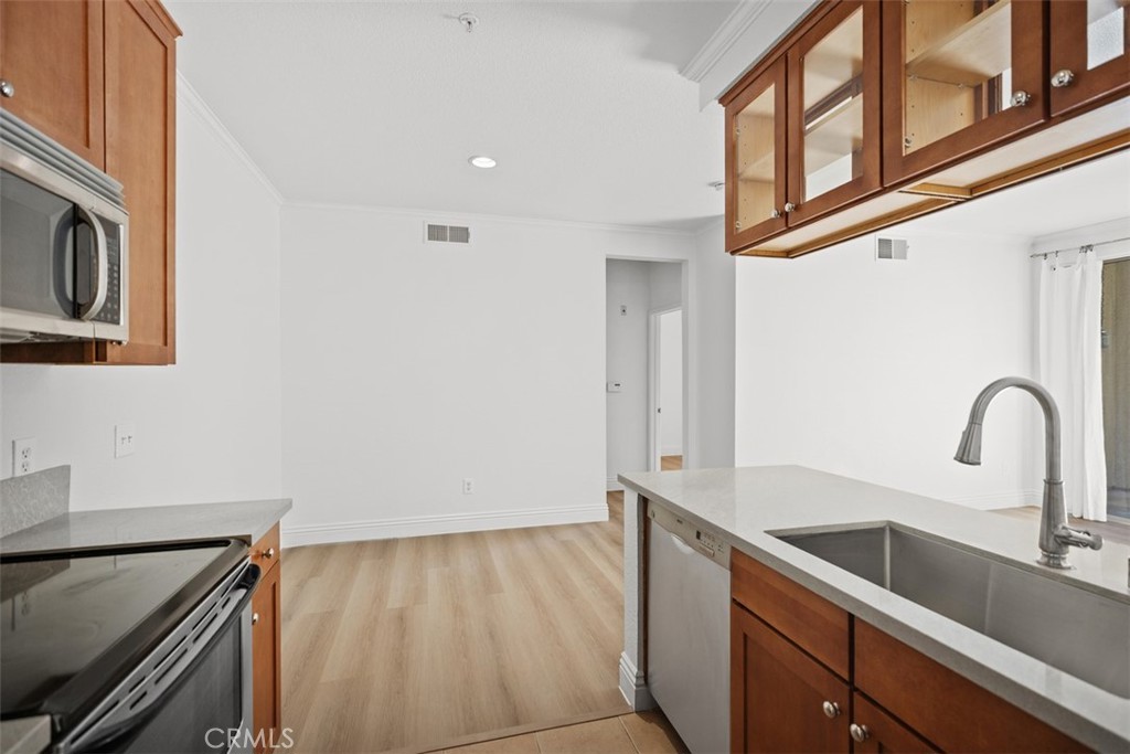 MLS #OC25265971 image #15