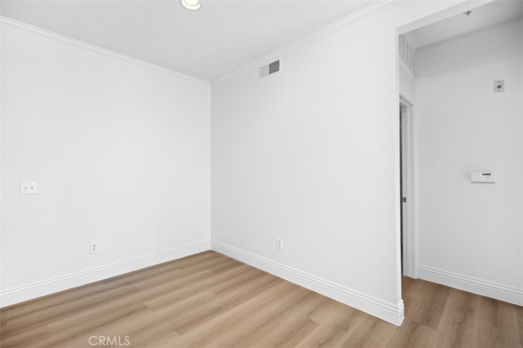 MLS #OC25265971 image #8