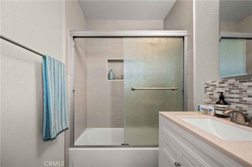 MLS #OC25266063 image #25