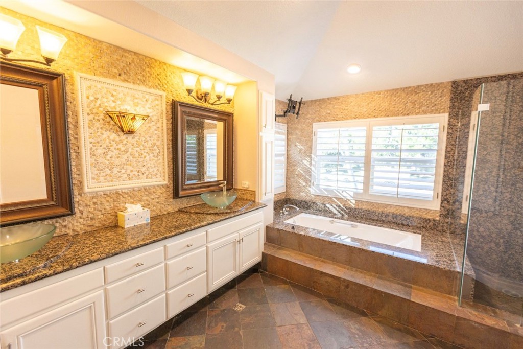 MLS #OC25266070 image #31