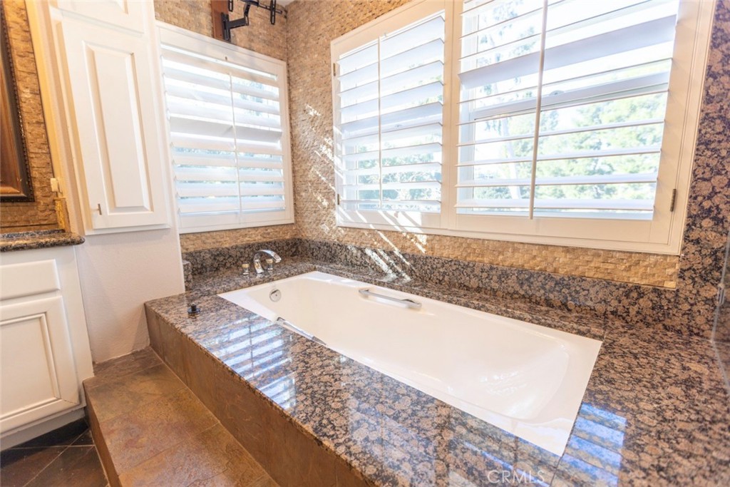 MLS #OC25266070 image #32