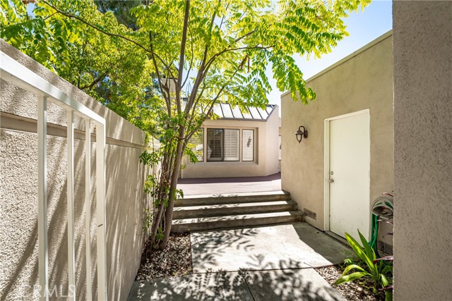 MLS #OC25200885 image #2