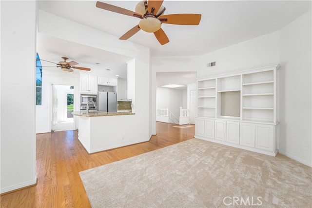 MLS #OC25200885 image #8