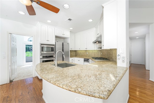 MLS #OC25200885 image #9