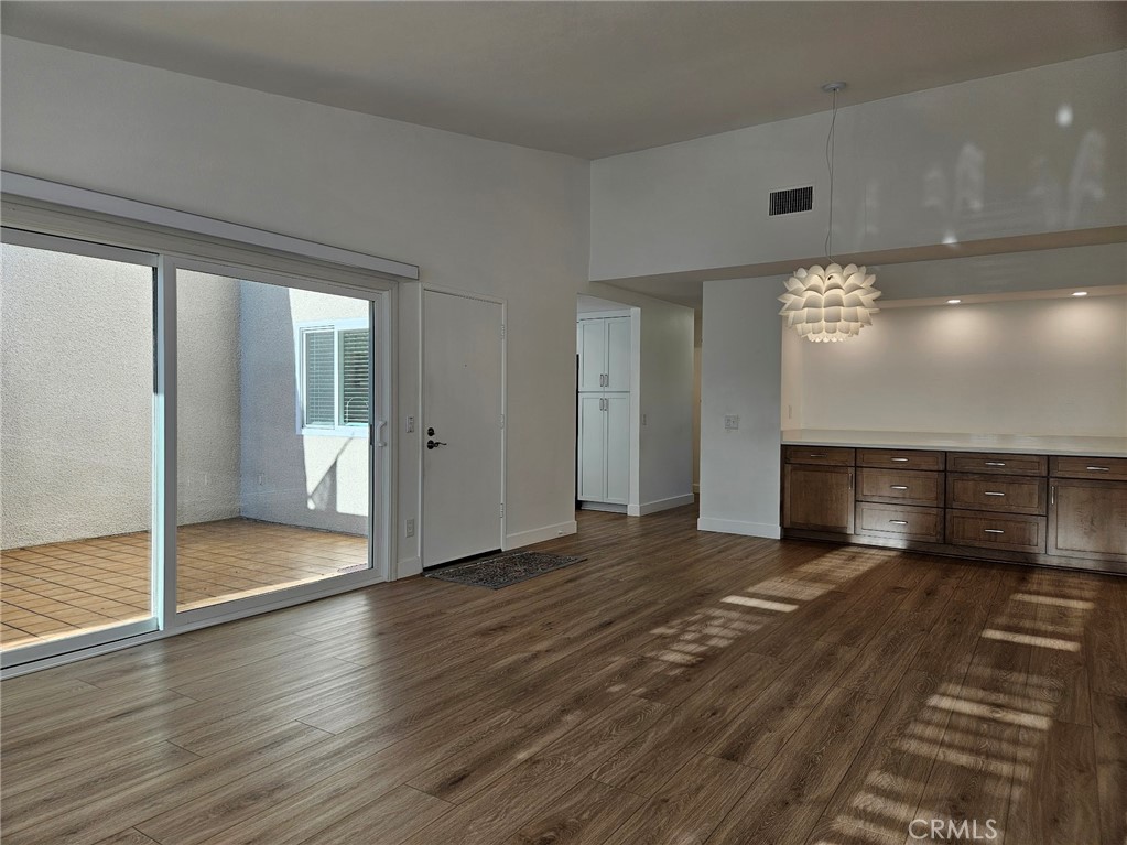 MLS #OC25266080 image #3