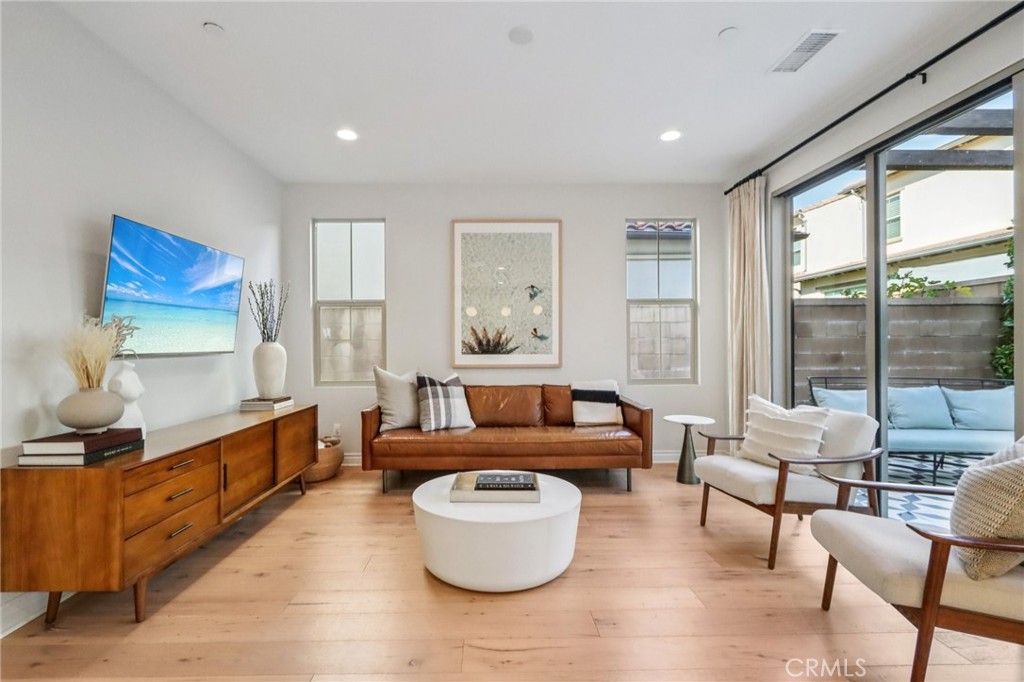 MLS #OC25266186 image #2