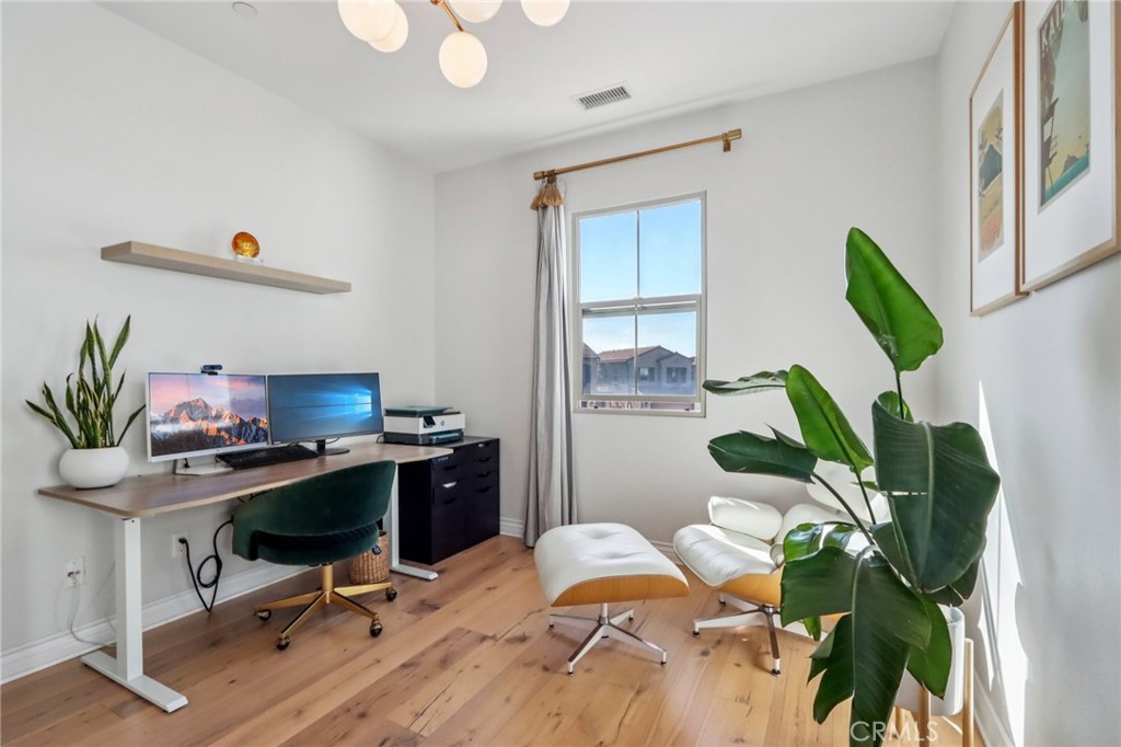 MLS #OC25266186 image #28