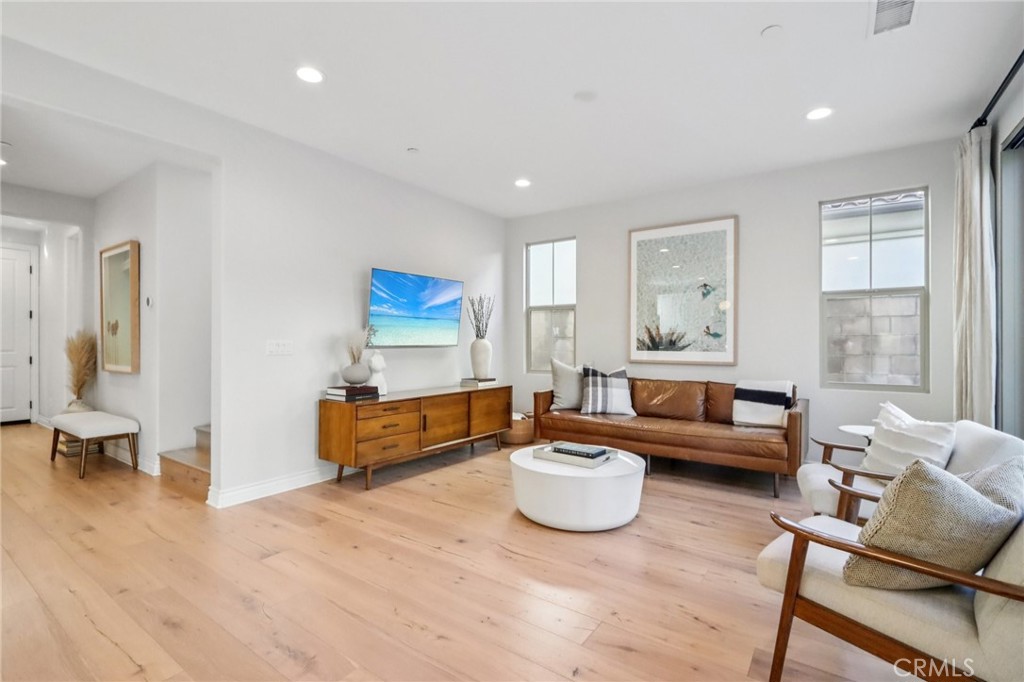 MLS #OC25266186 image #3