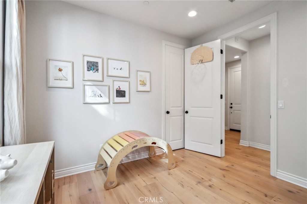 MLS #OC25266186 image #32