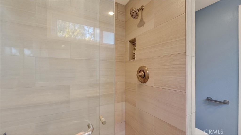 MLS #OC25266286 image #36