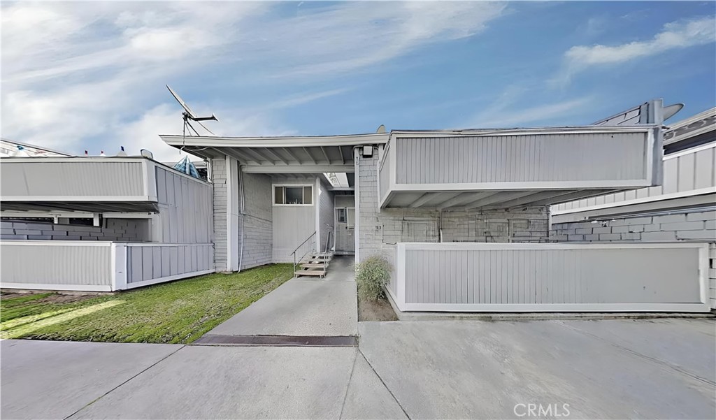 MLS #OC25266313 image #1