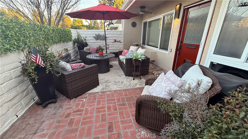 MLS #OC25266334 image #0