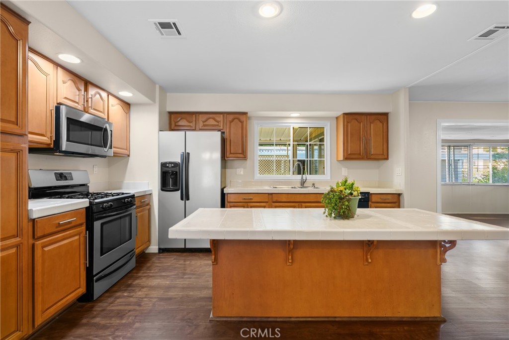 MLS #OC25266361 image #1