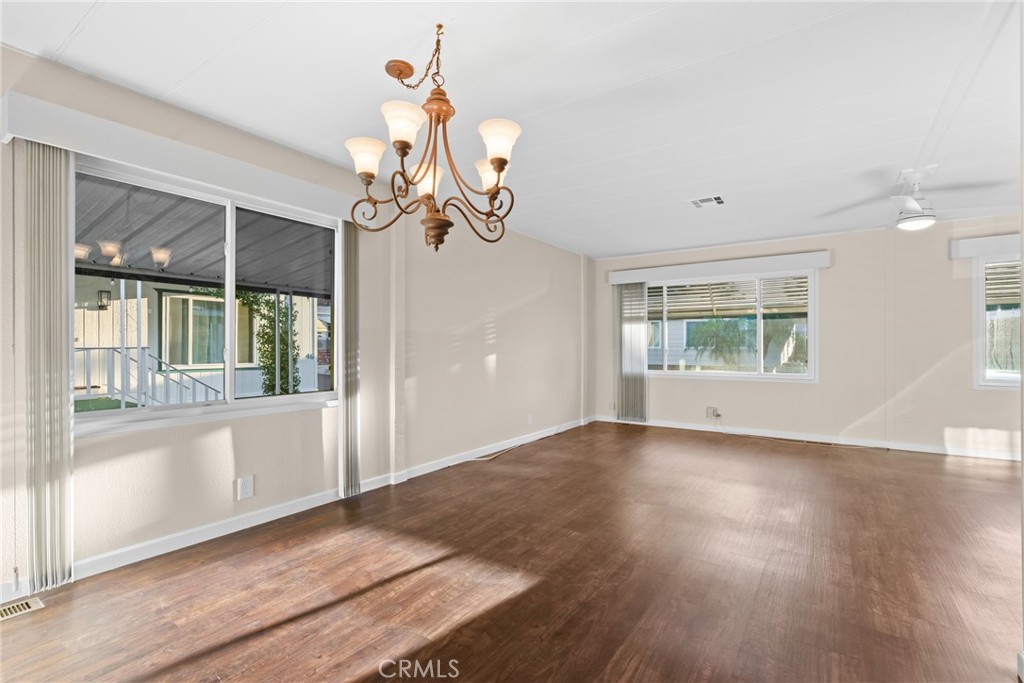 MLS #OC25266361 image #10