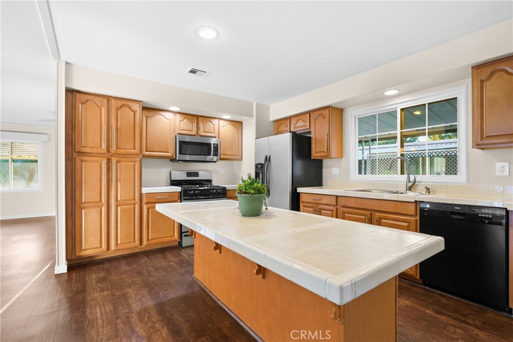 MLS #OC25266361 image #2