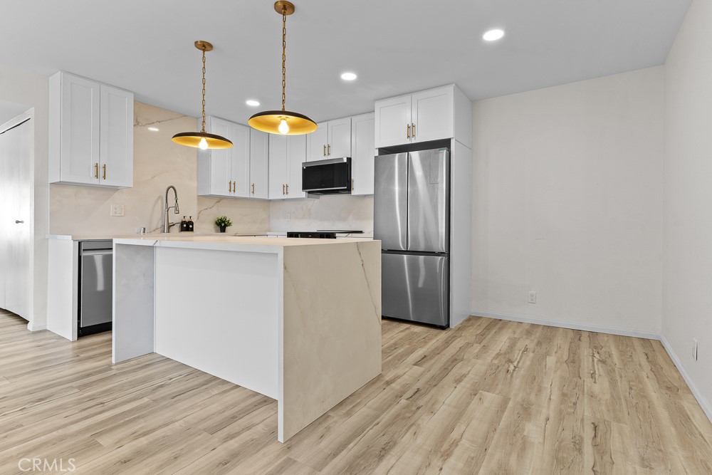 MLS #OC25266401 image #1