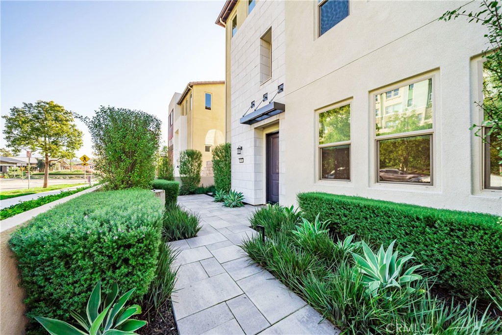 MLS #OC25266454 image #1