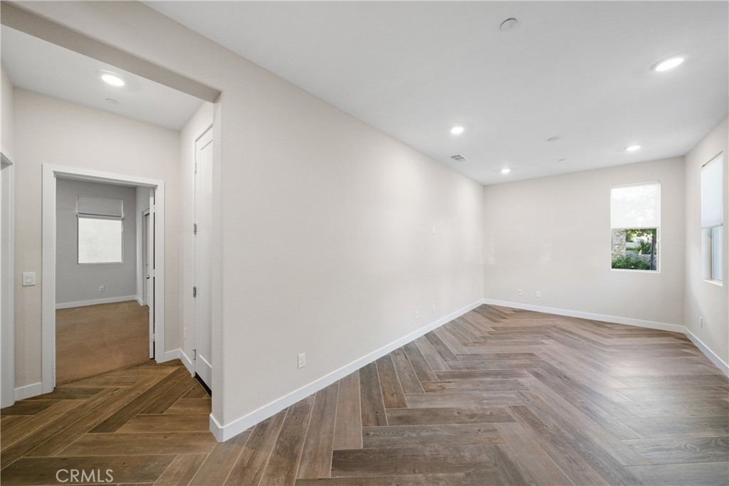 MLS #OC25266454 image #5