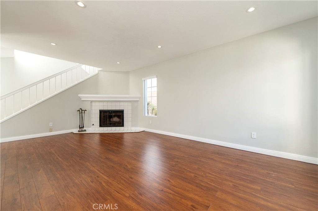 MLS #OC25266499 image #1