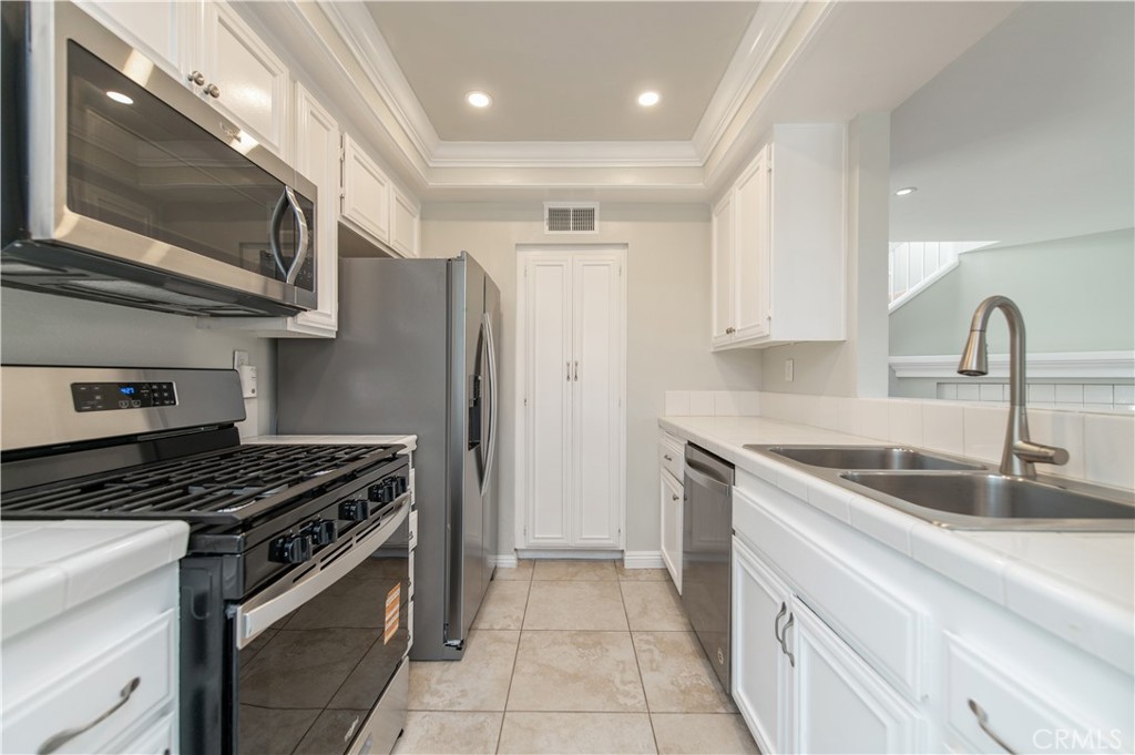 MLS #OC25266499 image #4