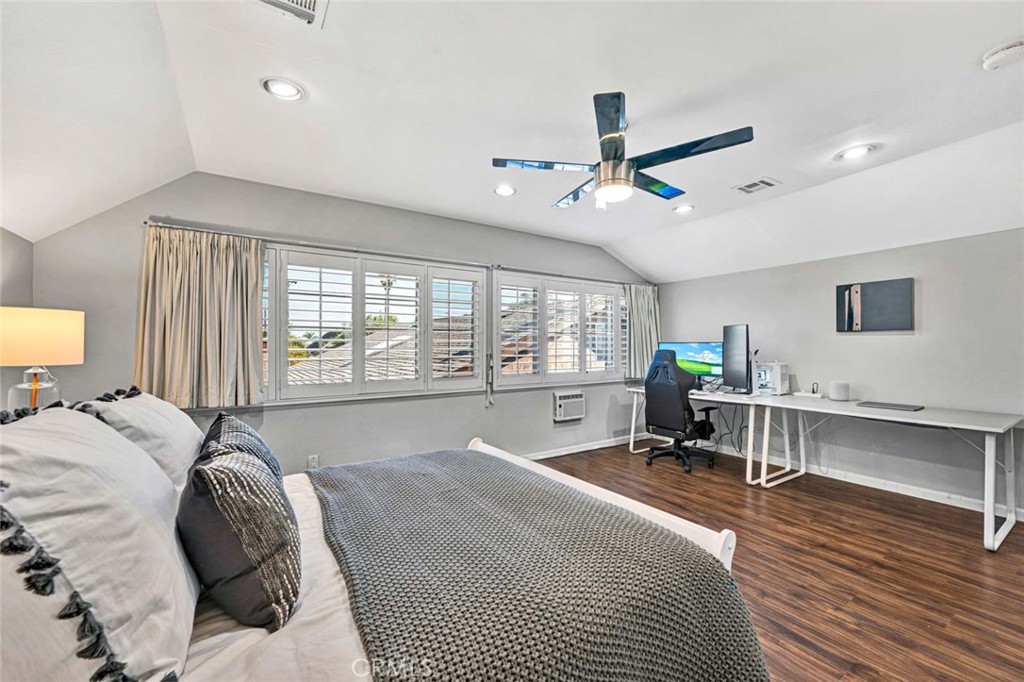 MLS #OC25266519 image #44