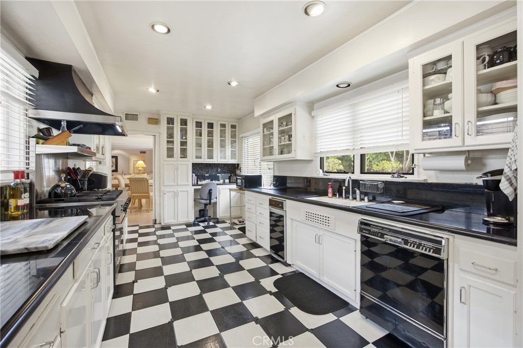 MLS #OC25266534 image #6