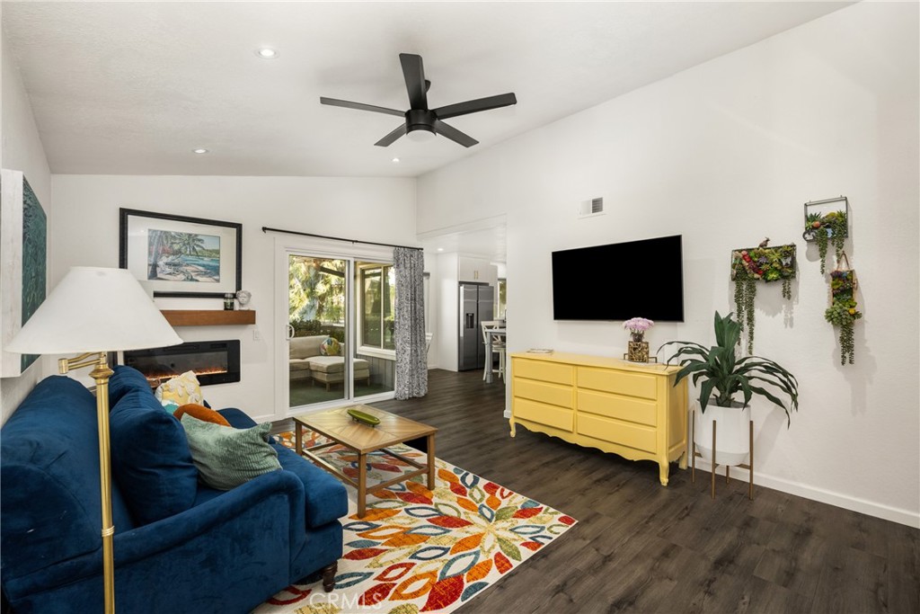 MLS #OC25266625 image #9