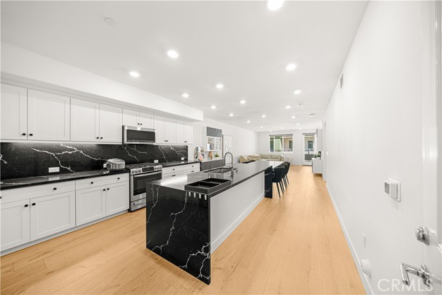 MLS #OC25266626 image #1