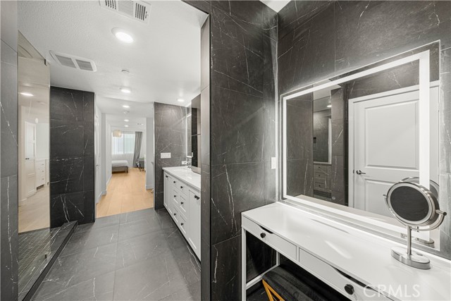 MLS #OC25266626 image #21