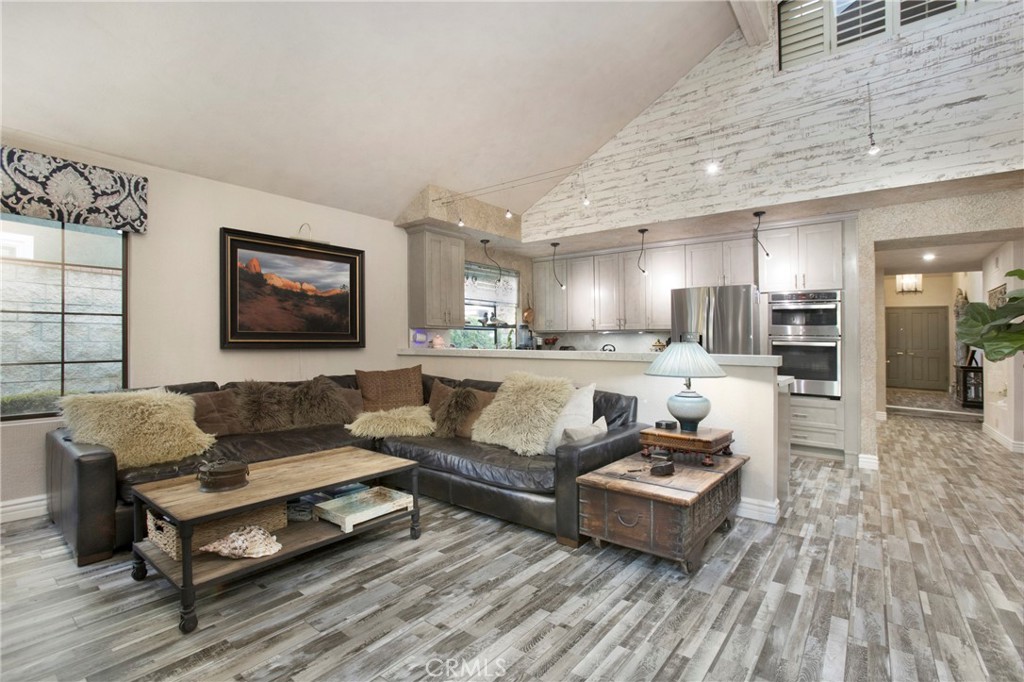 MLS #OC25266750 image #10