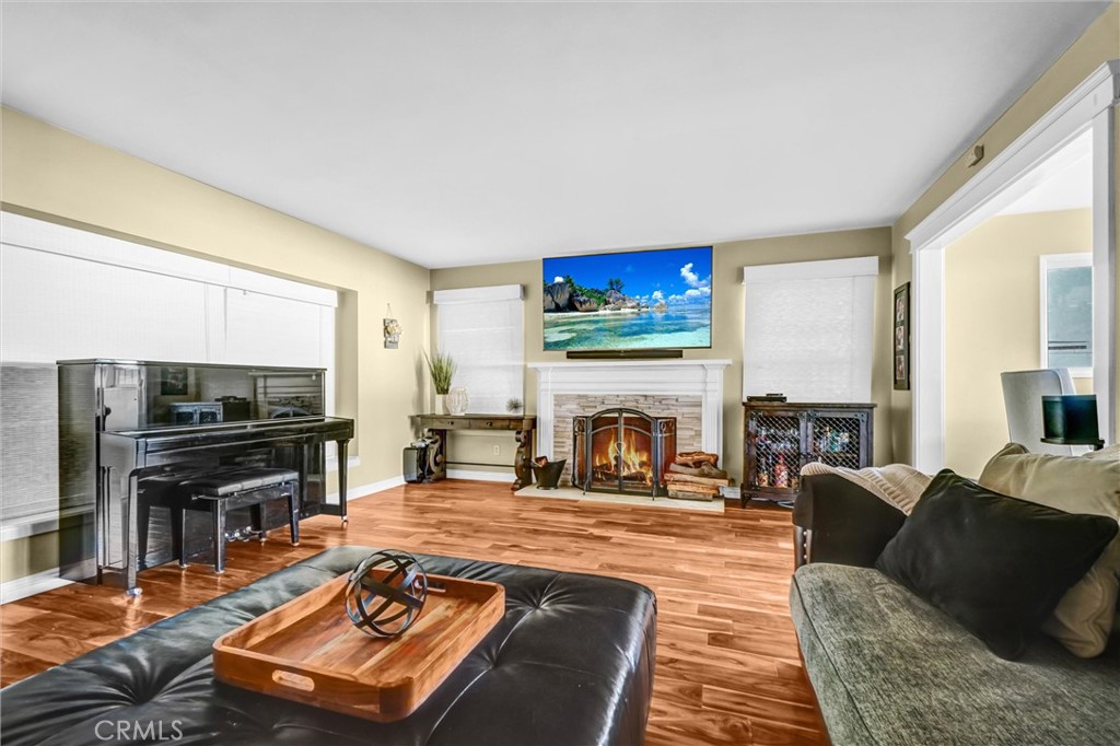 MLS #OC25266791 image #1