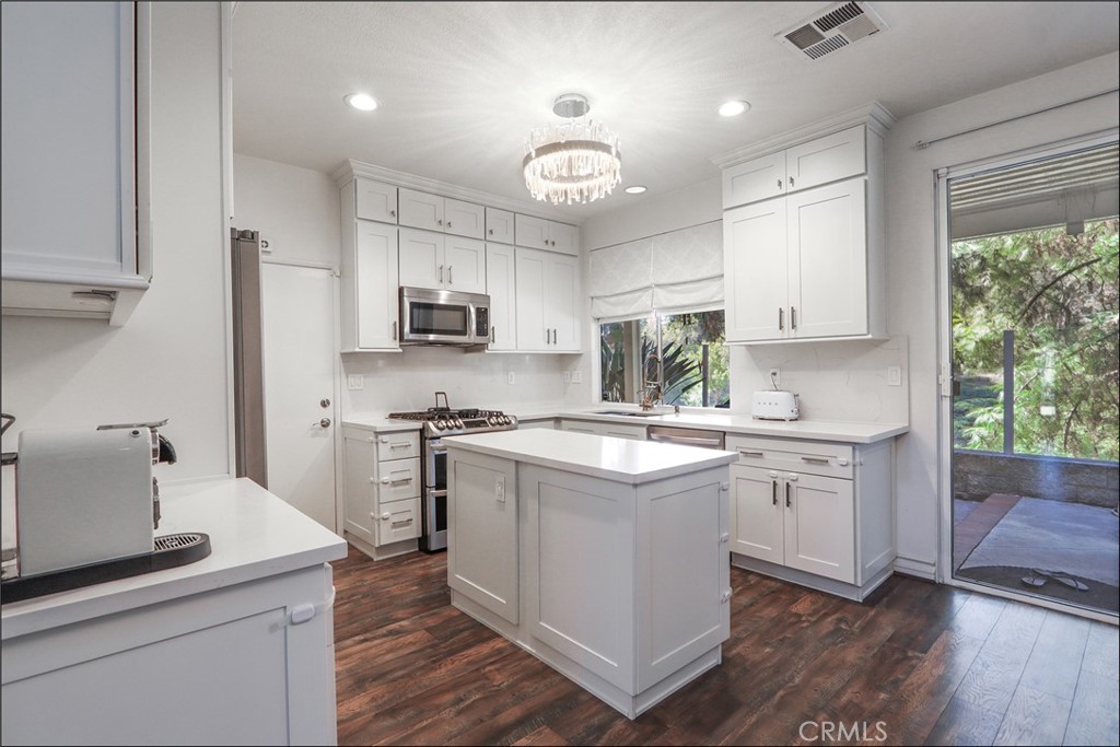 MLS #OC25266798 image #10