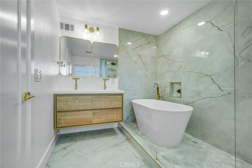 MLS #OC25266816 image #16