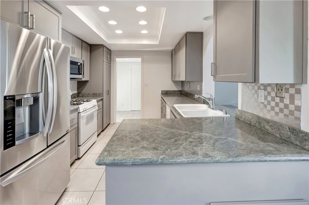 MLS #OC25266818 image #9