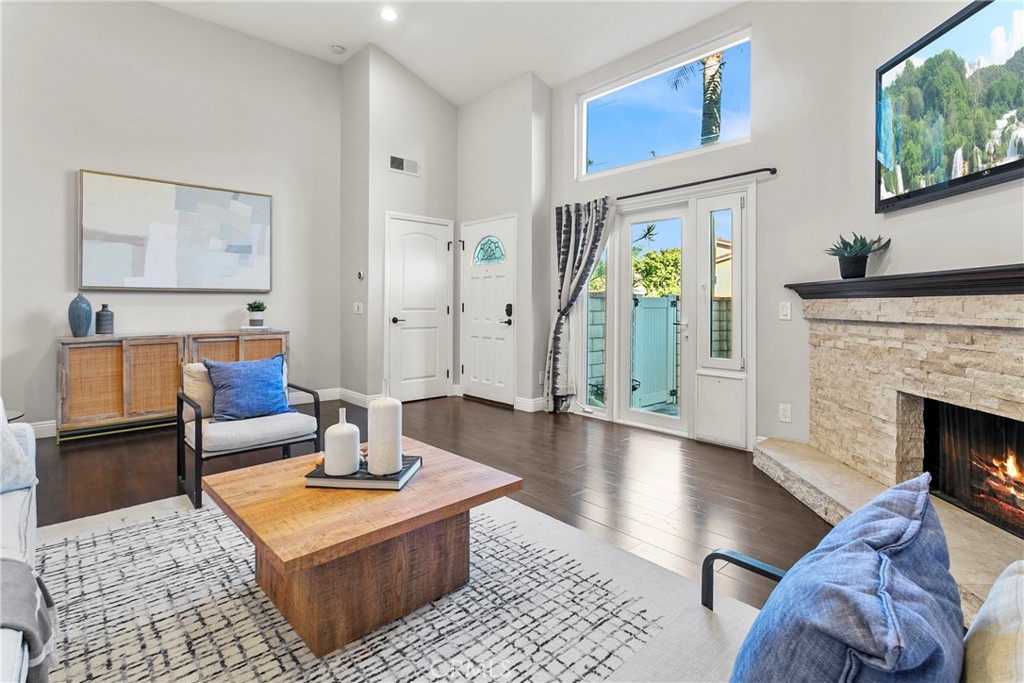 MLS #OC25266957 image #1