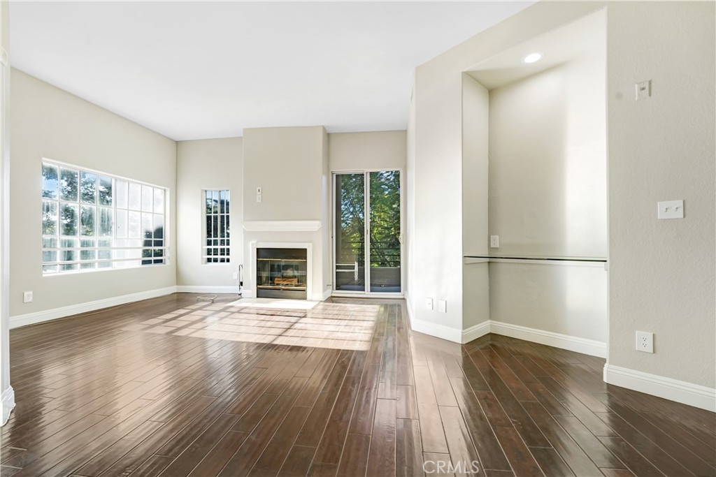 MLS #OC25266993 image #1