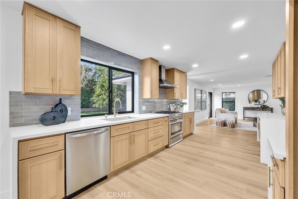 MLS #OC25267084 image #9