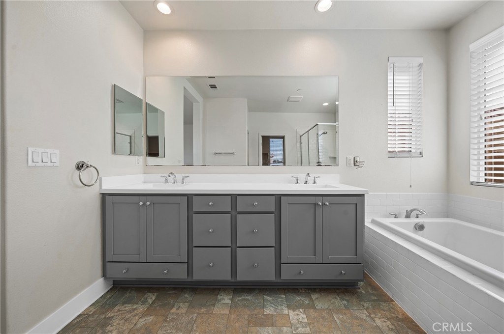 MLS #OC25267160 image #22