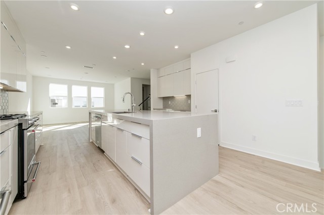 MLS #OC25267228 image #10