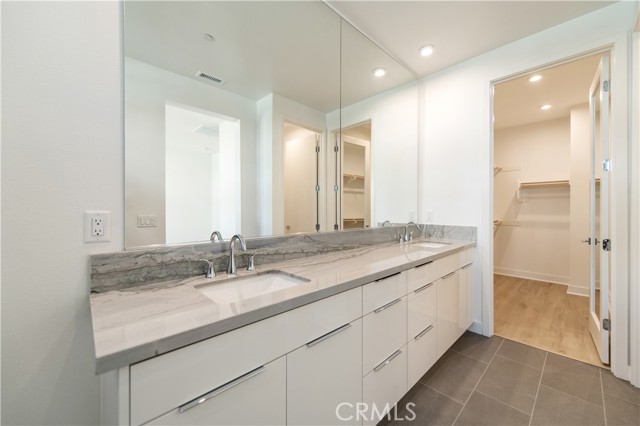 MLS #OC25267228 image #15