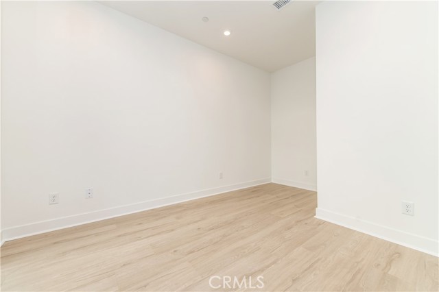 MLS #OC25267228 image #3