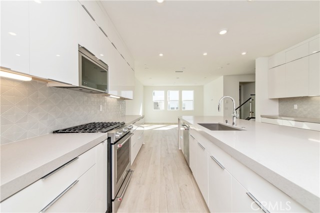 MLS #OC25267228 image #9