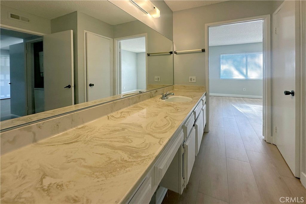 MLS #OC25267244 image #11