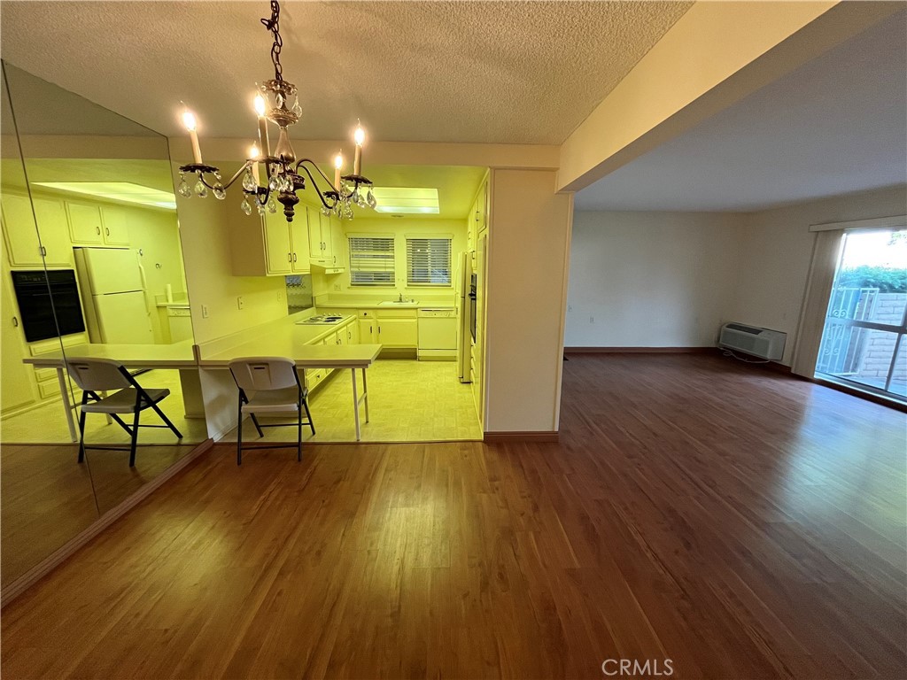 MLS #OC25267280 image #24