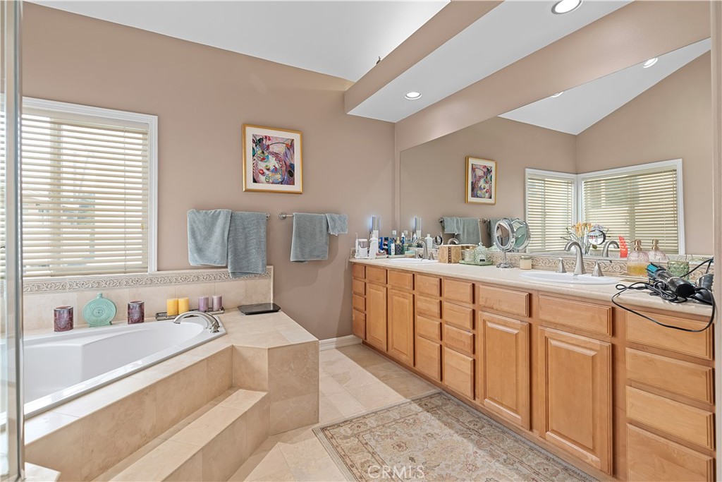 MLS #OC25267299 image #32