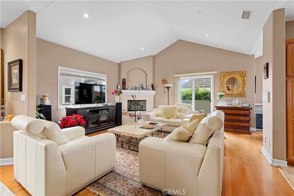 MLS #OC25267299 image #9