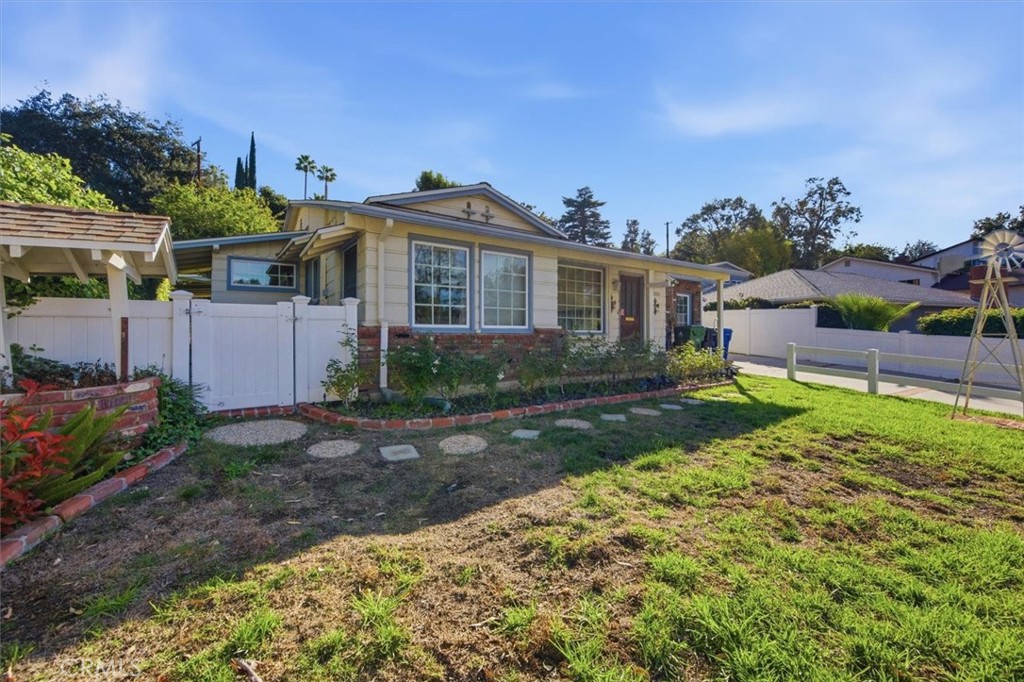 MLS #OC25267306 image #1