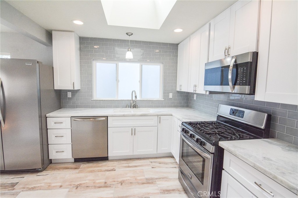 MLS #OC25267307 image #24