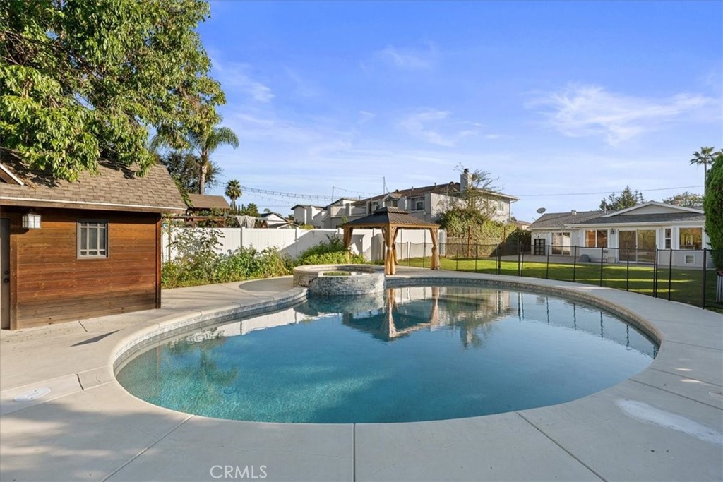 MLS #OC25267395 image #23