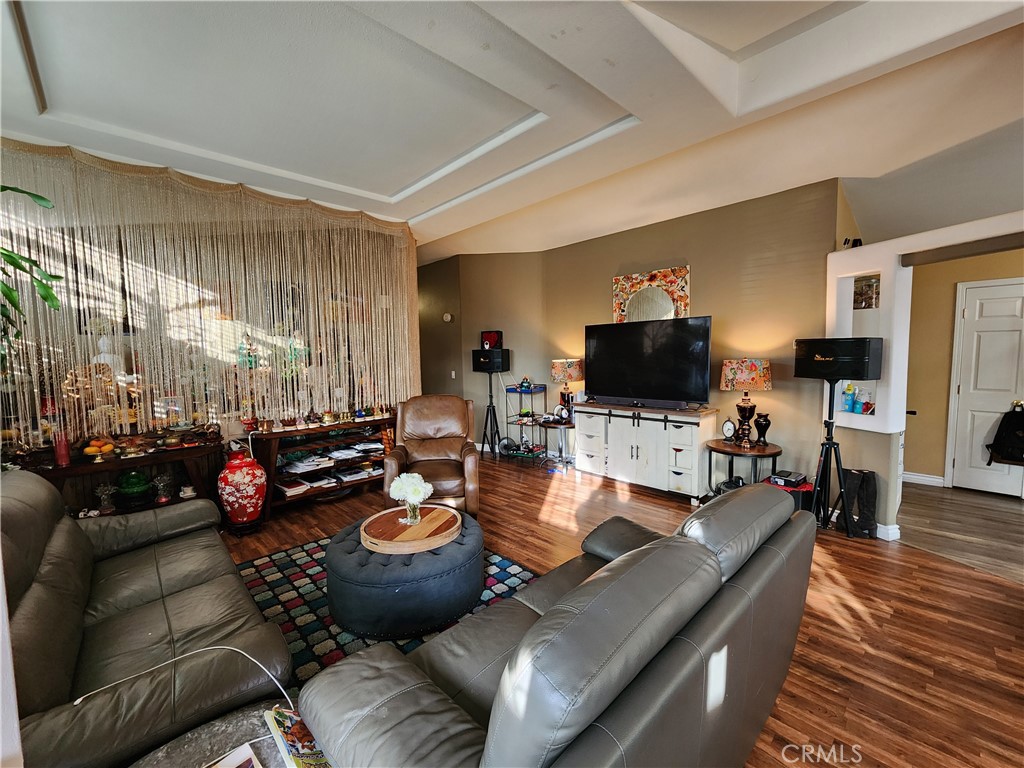 MLS #OC25267403 image #2